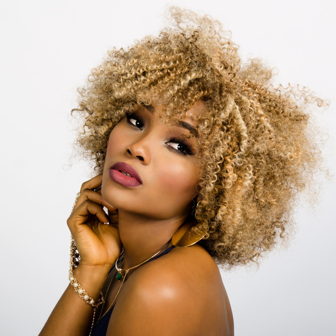 woman-face-curly-hair-157920.jpeg woman-face-curly-hair-157920.jpeg